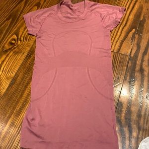 Lululemon mauve swiftly tech short sleeve size 2
